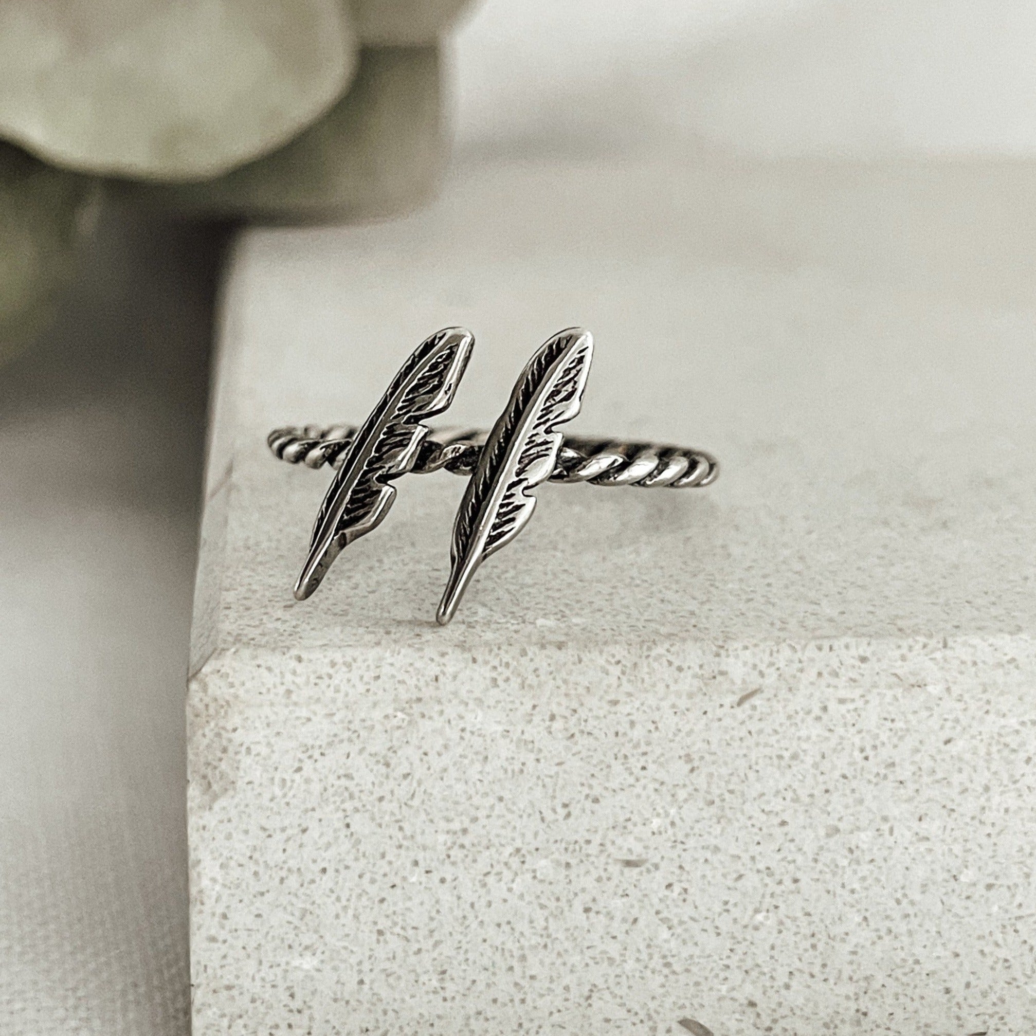 FEATHER RING